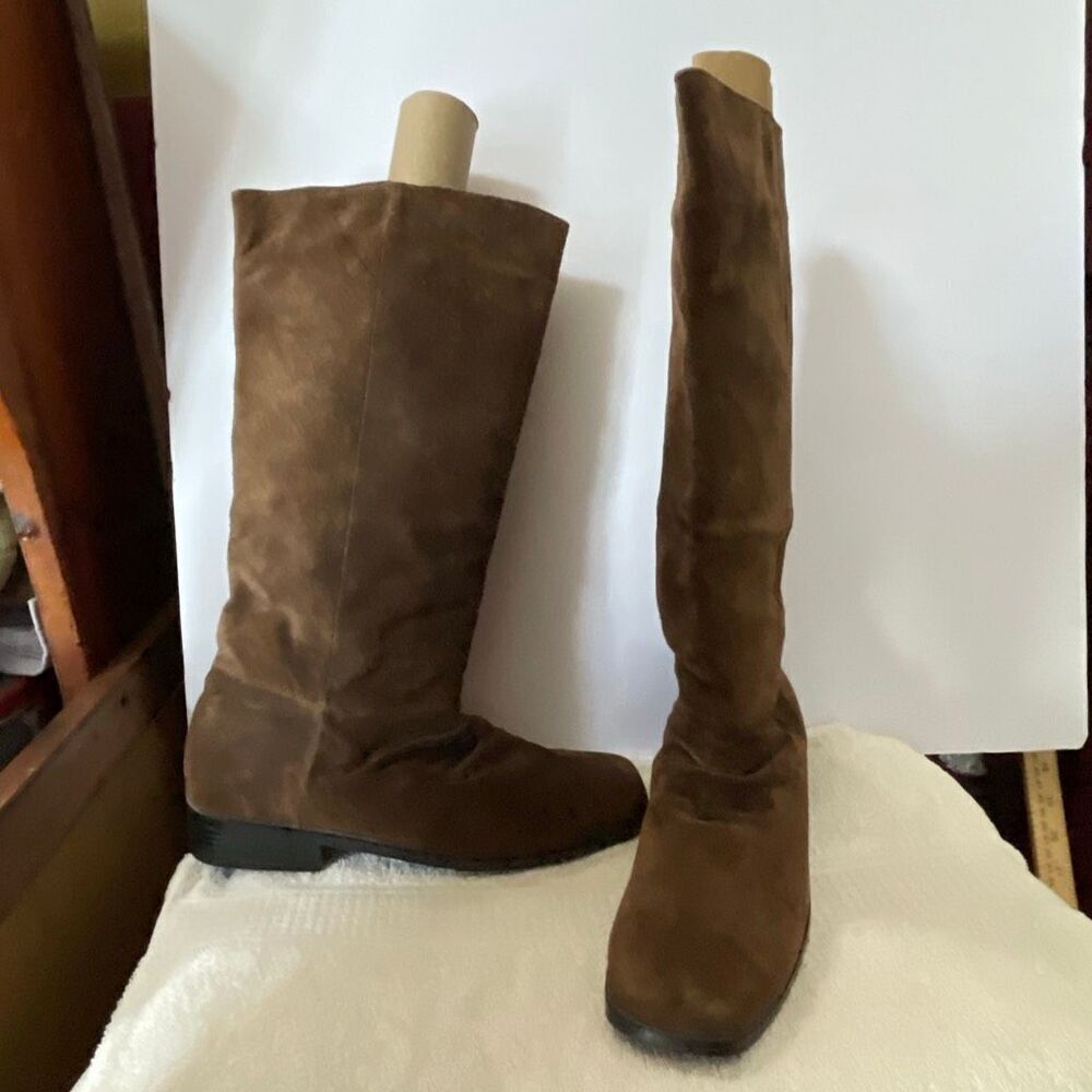 Vintage Classique suede boots woman’s size 8M knee high boots.